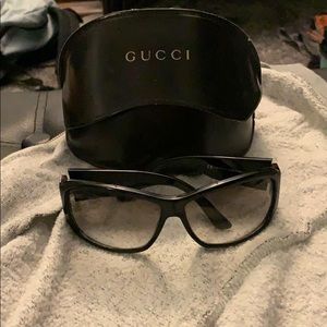 Gucci sunglasses with case and cloth
